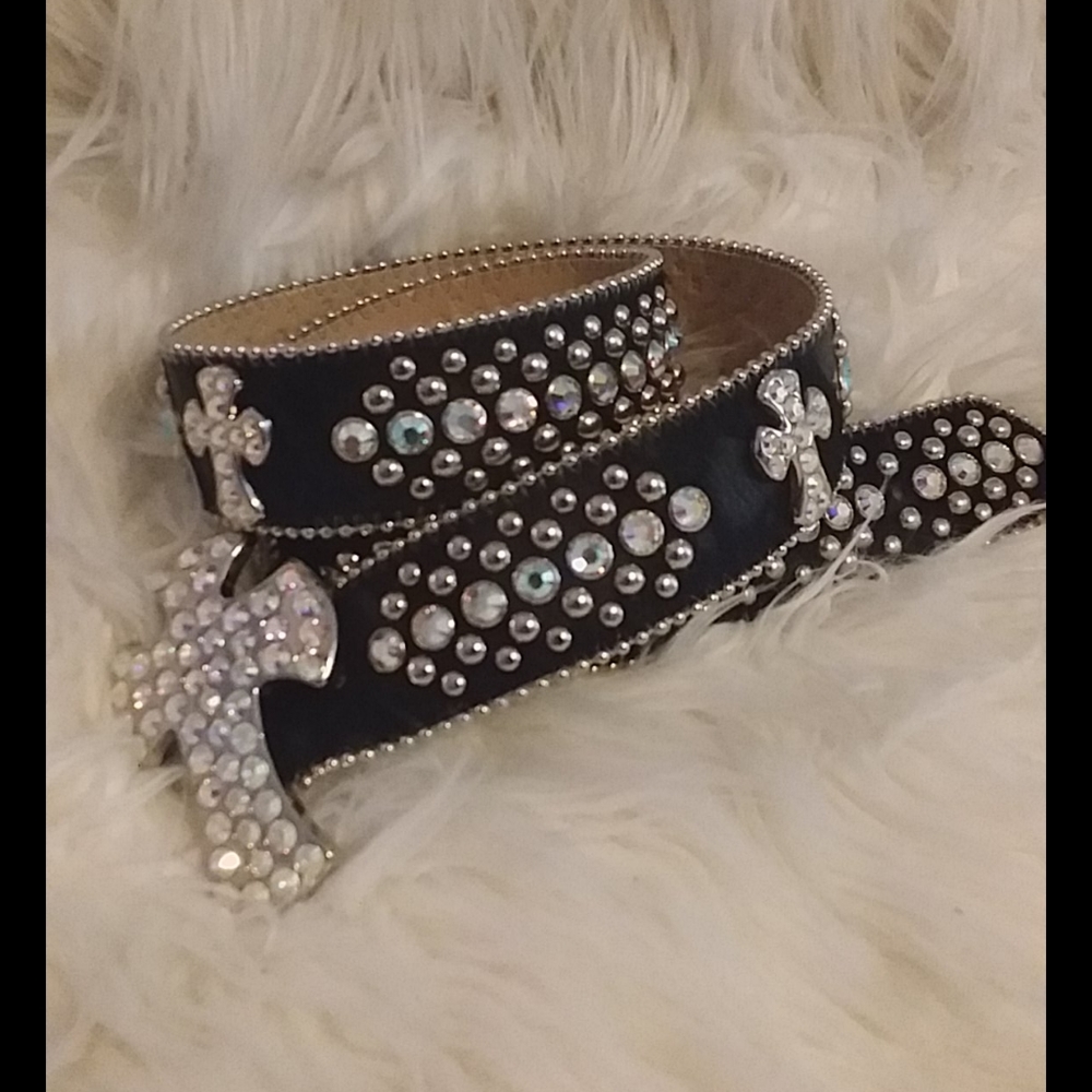Black cowhide belt